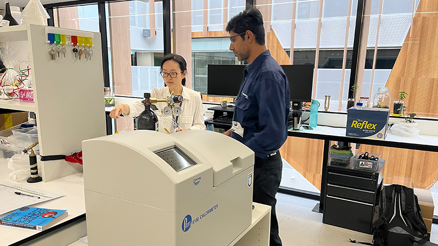 Omar at Adelaide Botanical Garden School giving a Parr calorimeter training 