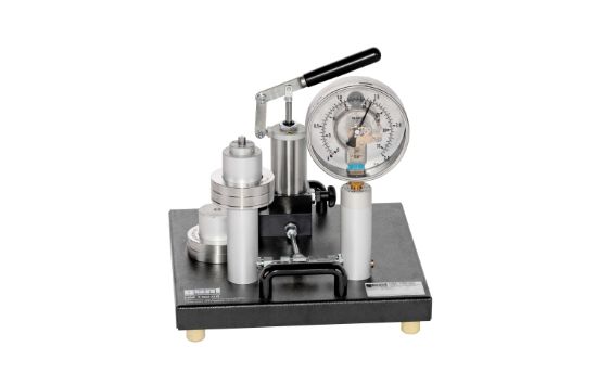 Calibration of pressure gauges