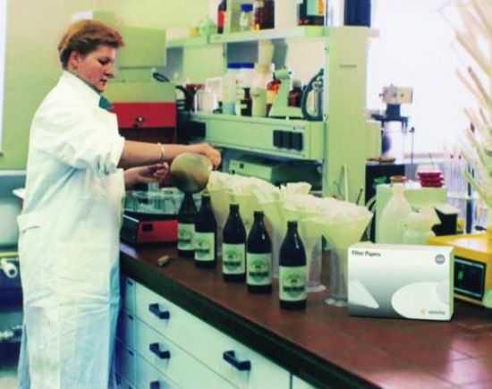 Filter paper, qualitative, Grade 292Properties:  medium speed filtration  Filtration time in accordance with DIN 53137:  35  to 70 secs.  Surface weight:  87 g/m²_1526944