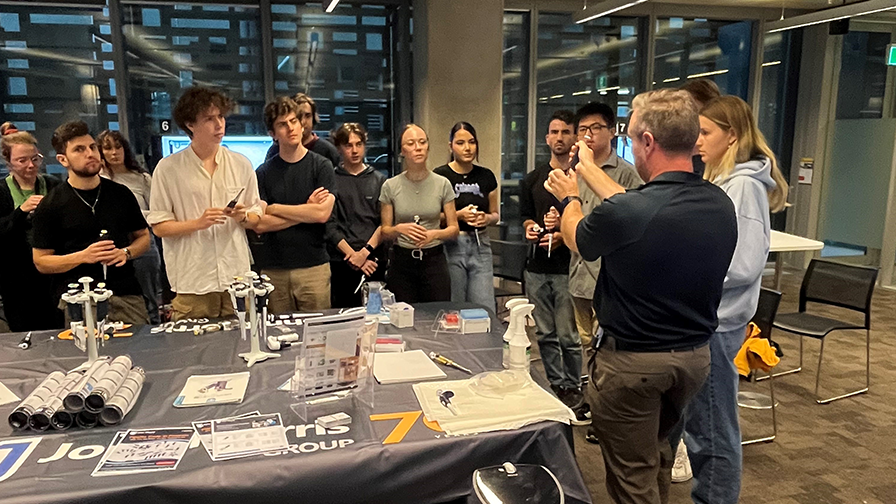 Recently, John Morris Group facilitated an insightful pipette workshop at the University of Technology Sydney. Led by Andre Wyzenbeek, this session focused on refining skills using quality laboratory products.