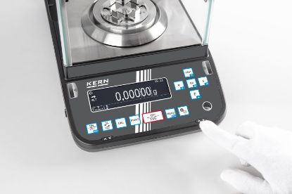 Premium analytical balance with the latest Single-Cell Generation for extremely rapid, stable weighing results - now also as a version with automatic sliding doors, 135 g, 0,00001 g, 91 mm_1901965