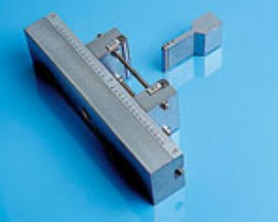 FLEXURAL AND BENDING DEVICE IN THREE POINTS_2201393