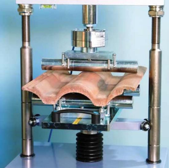 FLEXURE TESTING DEVICE ON CONCRETE BEAMS_2202443