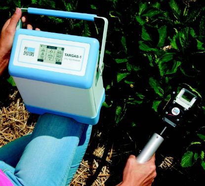 TARGAS-1 Portable CO2/H2O Gas Analysis System, Standard system including main console, CO2 & H2O IRGAs, air supply unit, user interface, custom transport case, leaf cuvette and LED light unit._2335056